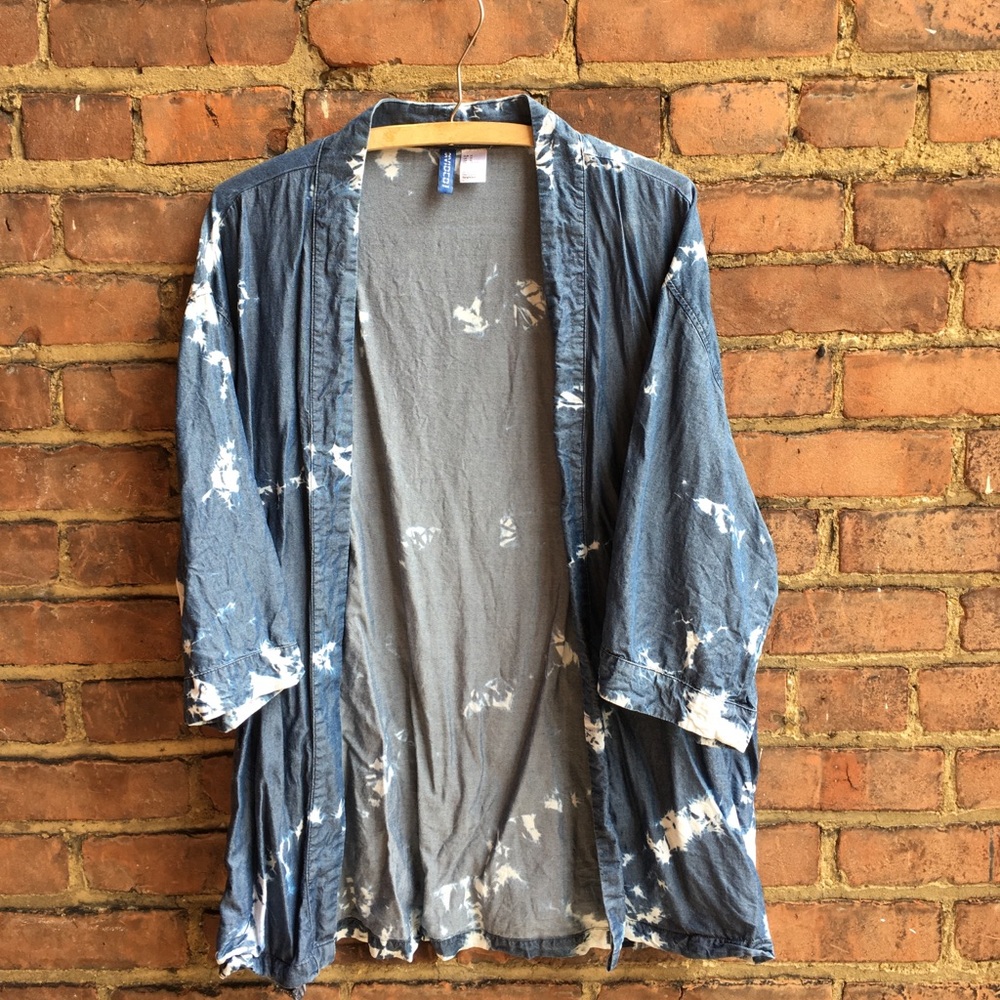 H&M bleach died chambray kimono w/ pockets.